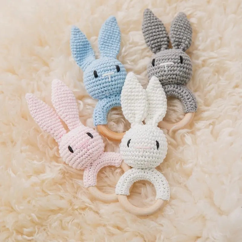 Hochet en Bois Lapin Tricoté.