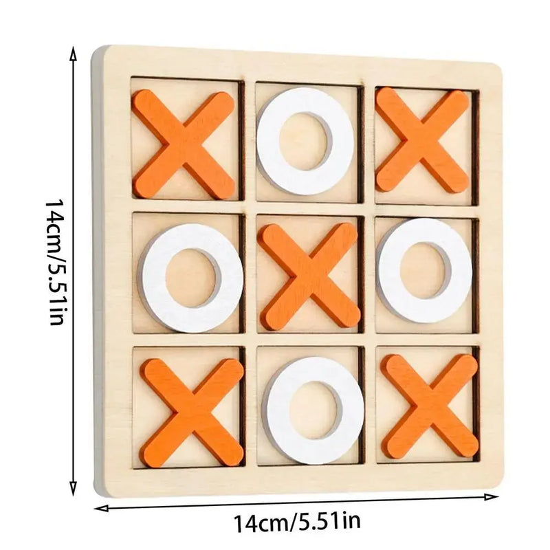 Un jeu de Tic Tac Toe en bois avec des pièces oranges et blanches.