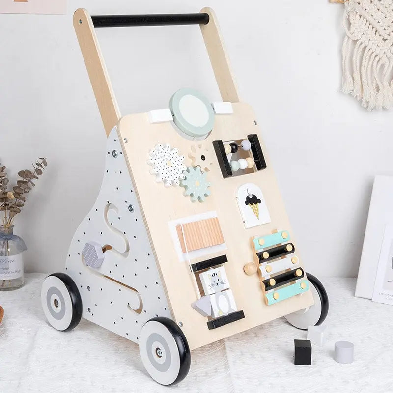 Trotteur pousseur bébé avec ses multiples activités