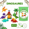 Emballage de kit de couture avec des figurines de dinosaures en feutre coloré, un volcan et des arbres. Présente des images de ciseaux, de fil et d'aiguilles. Le texte indique « Dinosaures Kit de Couture Enfants ». Idéal pour créer des porte-clés à faire soi-même animaux.
