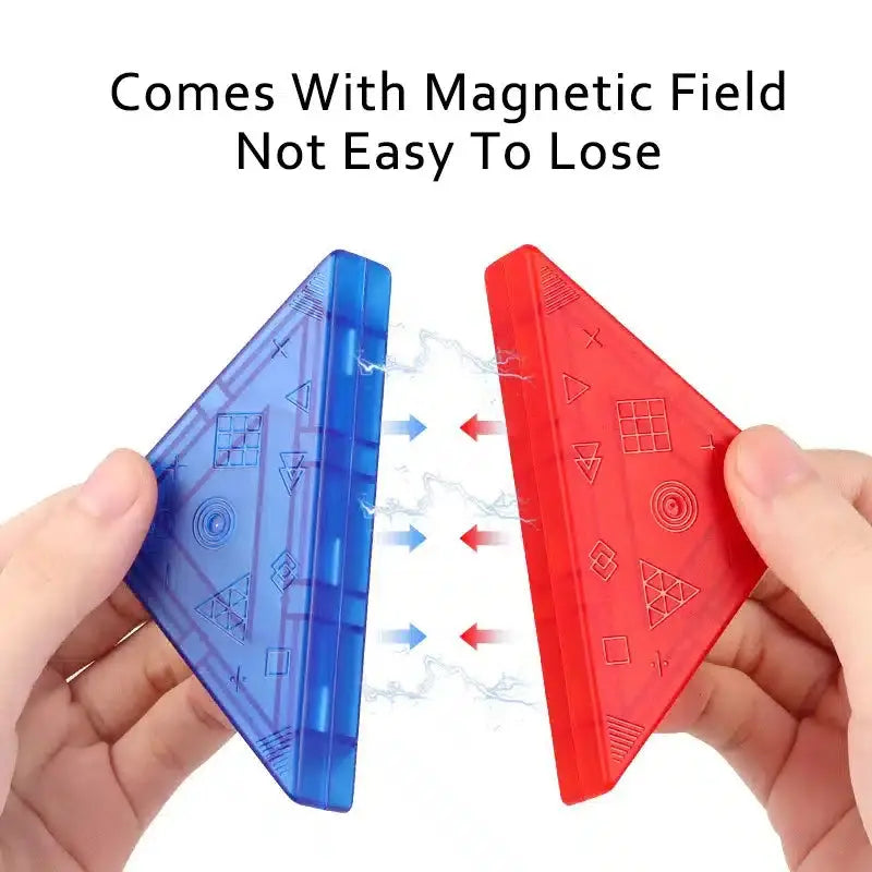 Une paire de mains tenant un Tangram Magnétique qui n'est pas facile à perdre.