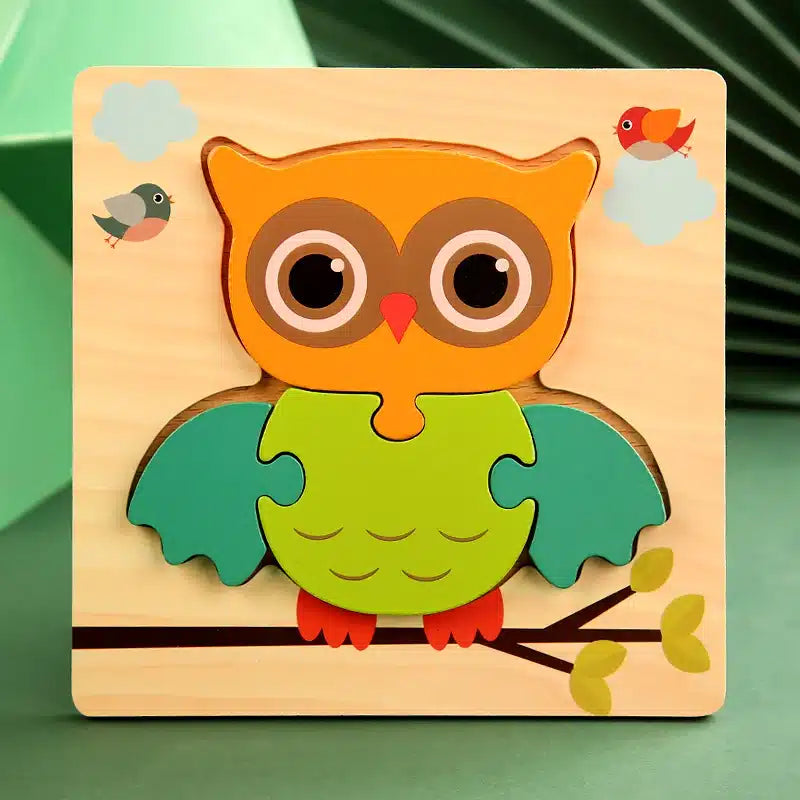 Un puzzle en bois représentant un hibou assis sur une branche.