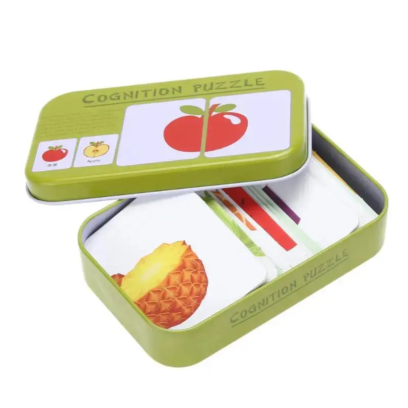 Une boîte verte contenant des fruits et des légumes.