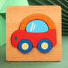 Un puzzle en bois avec une voiture dessus.