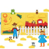 Le « Livre Montessori la ferme des animaux » propose une scène de ferme en feutre vibrante, comprenant un fermier, des animaux, un tracteur rouge, une clôture blanche et des meules de foin jaunes sur un fond jaune vif, parfait pour initier les enfants à la méthode Montessori par le biais d'un jeu engageant.