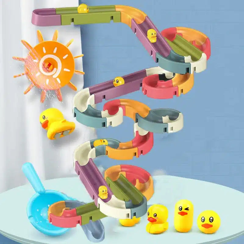 Un Jouet de Bain Tobogan Canard à Ventouse Baignoire serti de canards et d'un soleil.