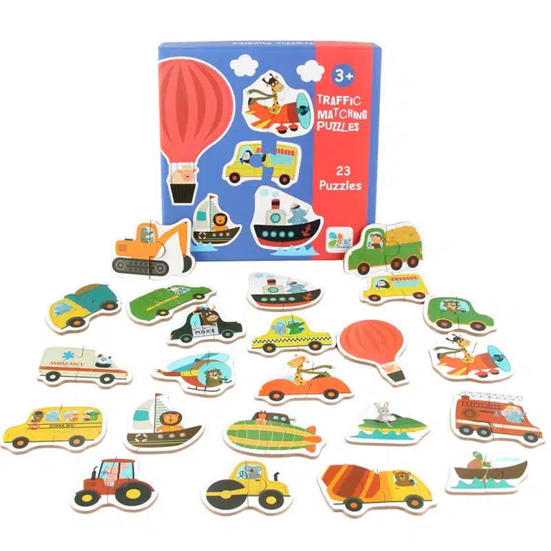 Un ensemble de puzzles en bois avec des voitures, des camions et des ballons.
