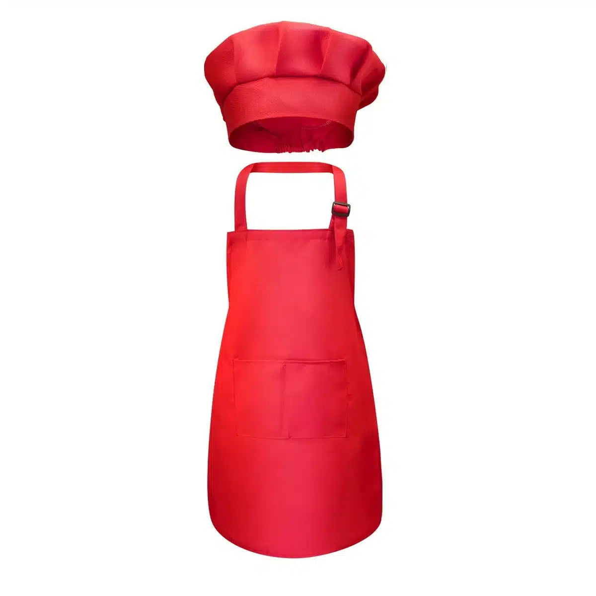 Une toque de chef rouge vif et un tablier assorti sont exposés sur un fond blanc.