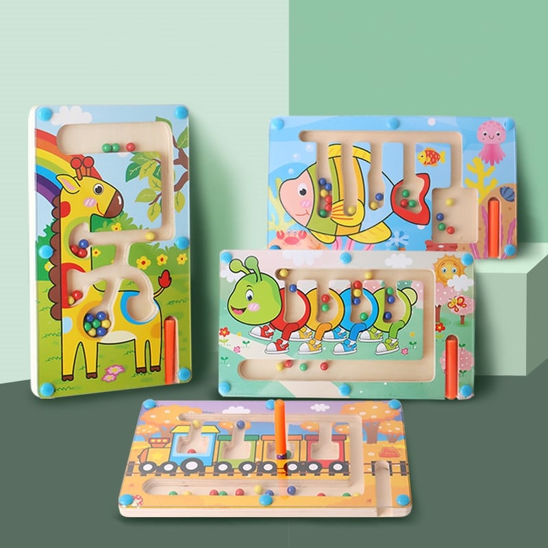 Un ensemble de Labyrinthe Magnétique en Bois - Puzzle Montessori en bois avec différents animaux dessus.
