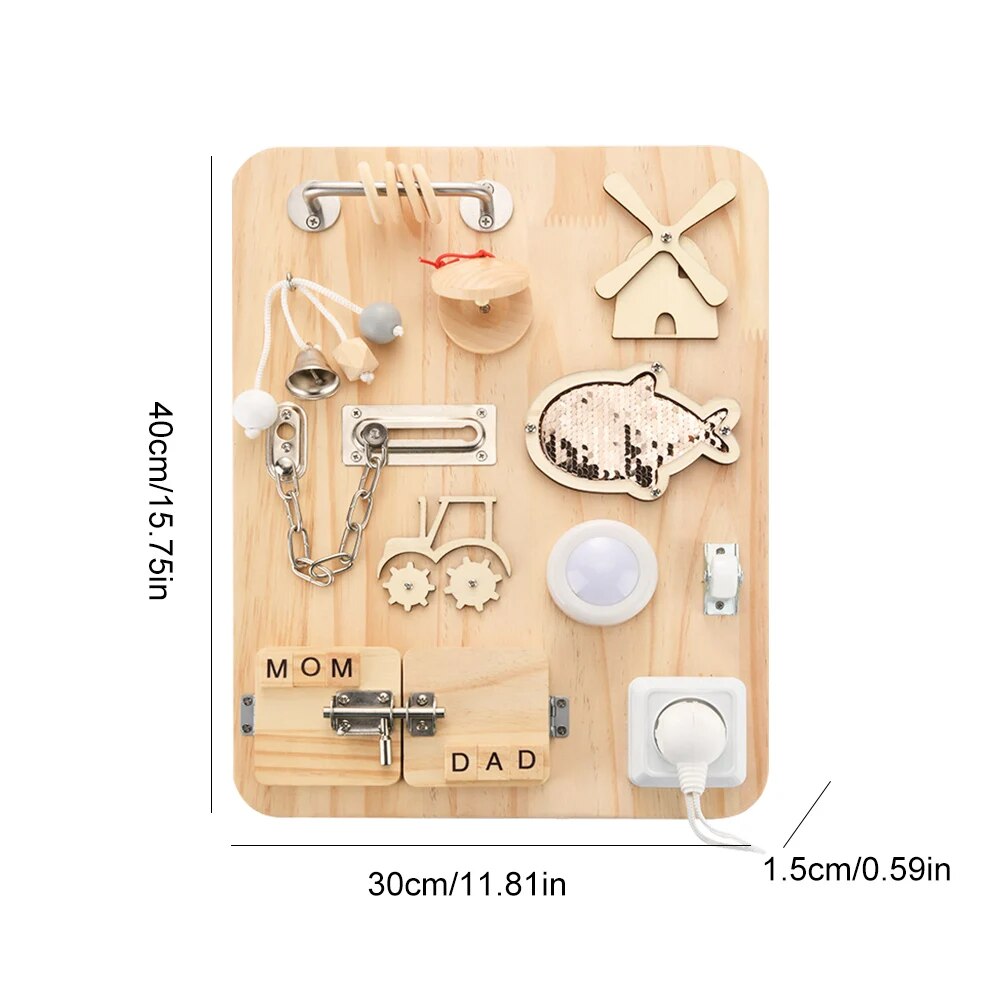 Une planche de bois sur laquelle sont posés divers objets.