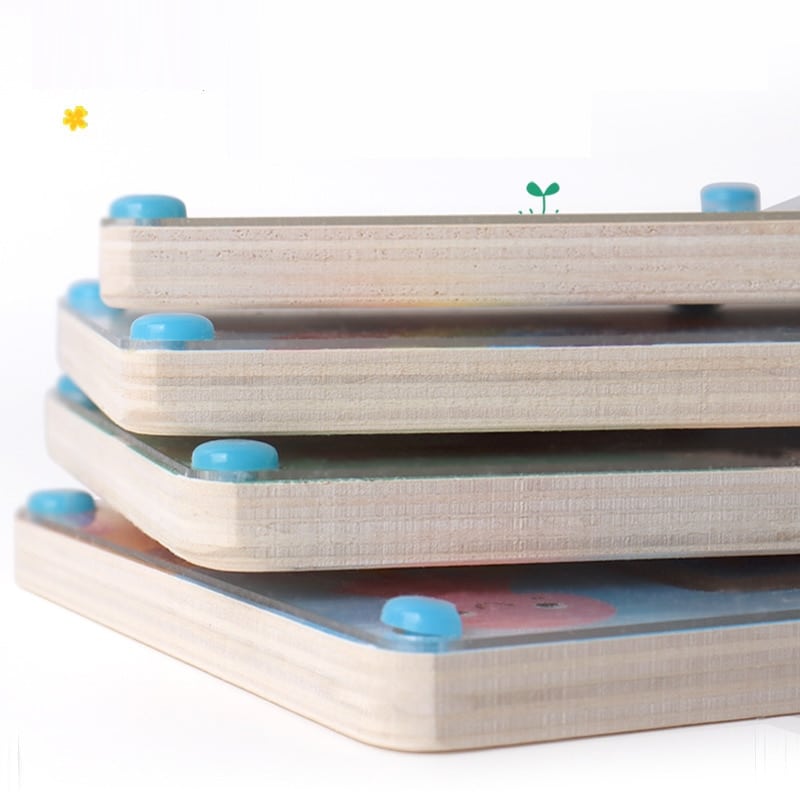 Une pile de puzzles en bois, dont un Labyrinthe Magnétique en Bois - Puzzle Montessori, conçu dans le style Montessori.