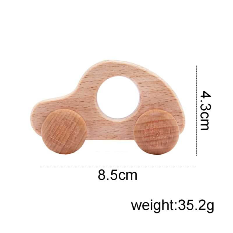 Une petite voiture en bois avec mensurations et Anneau de Dentition en Bois - Voitures.