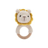 L'Anneaux de dentition Animaux de Bois et Crochet est un adorable hochet bébé lion crocheté, doté d'une poignée robuste en bois, idéale pour les petites mains. Alliant douceur et durabilité, il est parfait pour les bébés qui aiment les animaux.