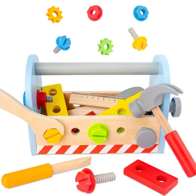 Boite à outils en bois de bricolage Montessori avec un marteau, un tournevis, des vis, une règles et d'autres.