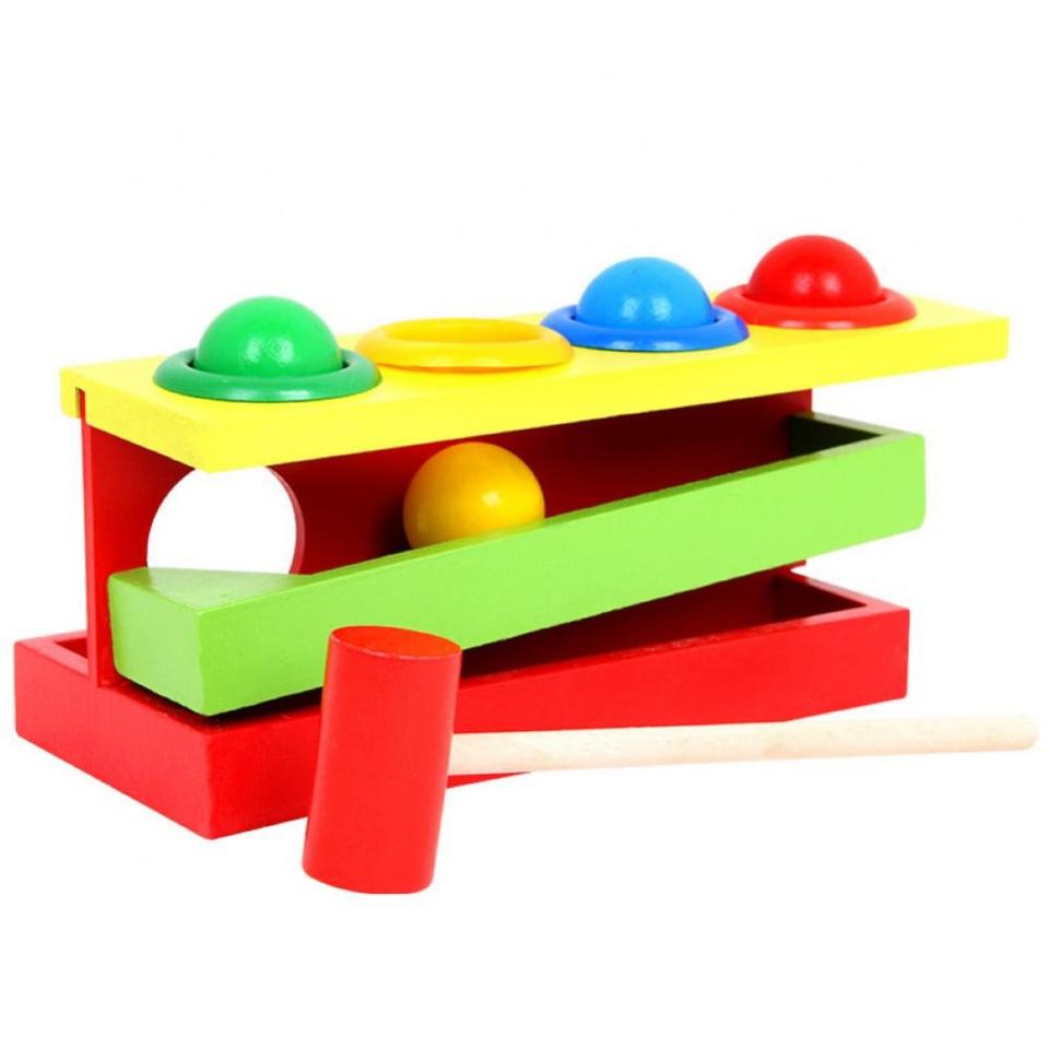 Jeu à Marteler en Bois 4 Couleurs avec des boules et un marteau.