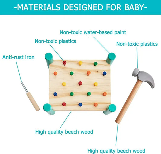 Un Jeu de Construction Clou-Marteau en bois avec un marteau et un jeu de construction.