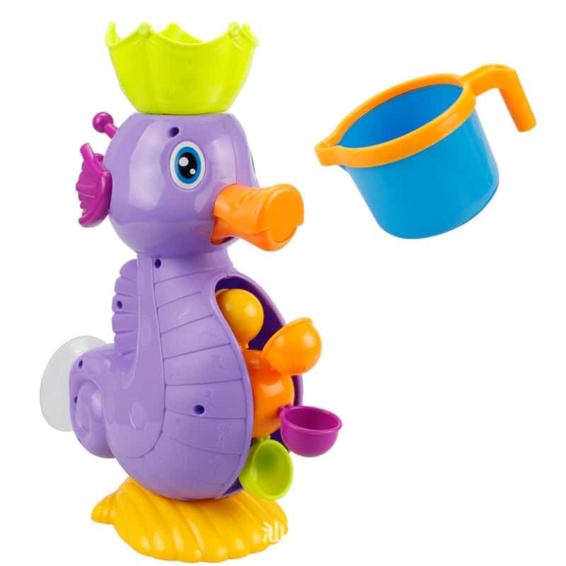 Un Jouet de Bain Douche Hippocampe avec un seau pour le bain.