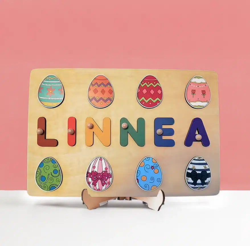 Une planche en bois avec le mot linna dessus, un Puzzle Personnalisé.