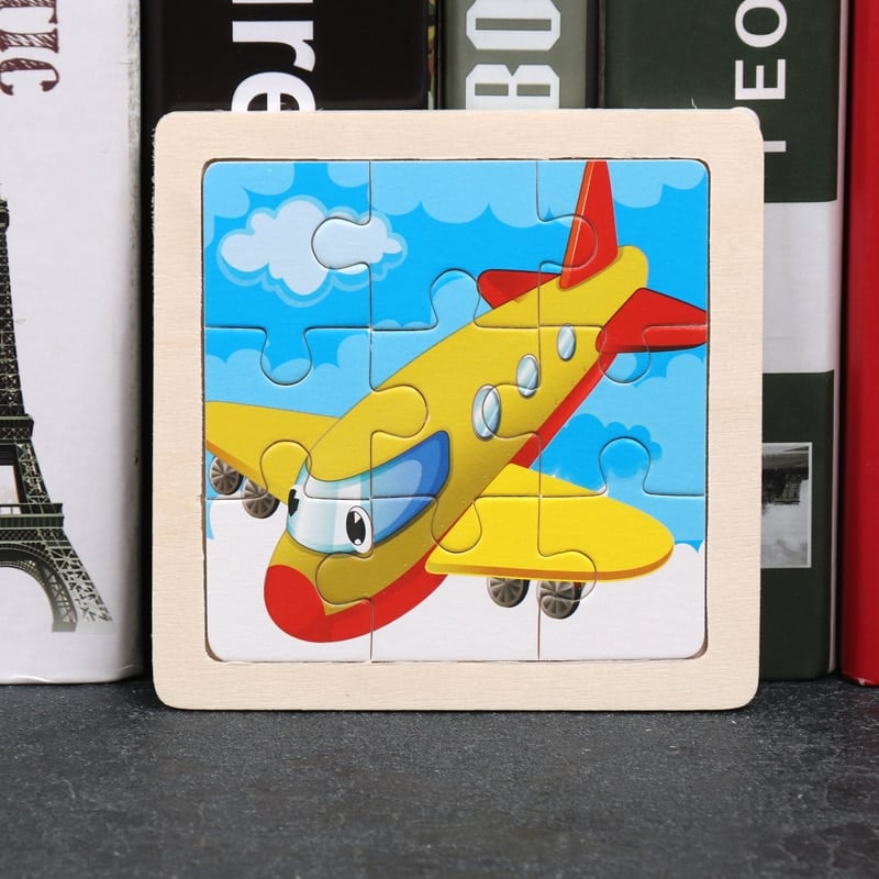 Un Puzzle en bois en Bois Véhicules avec une photo de la Tour Eiffel.