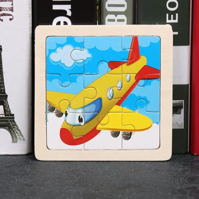 Un Puzzle en bois en Bois Véhicules avec une photo de la Tour Eiffel.