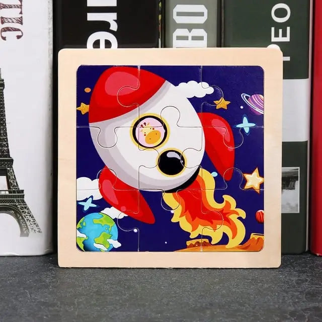 Un Puzzle en Bois Véhicules avec une fusée dessus.