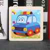 Un Puzzle en Bois Véhicules représentant une voiture dessin animé.
