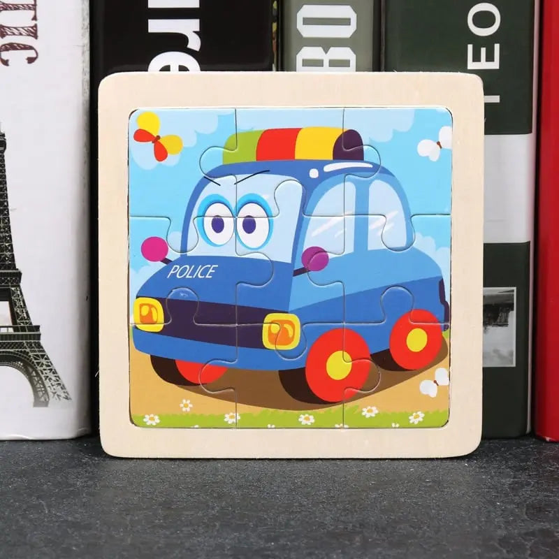 Un Puzzle en Bois Véhicules représentant une voiture dessin animé.