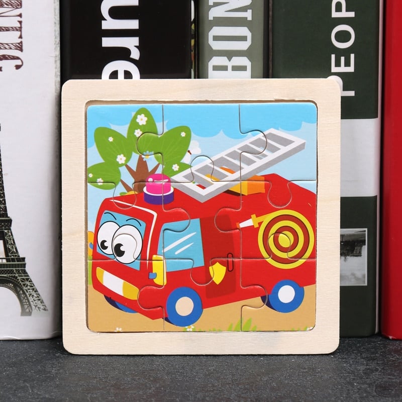 Un Puzzle en Bois Véhicules représentant un camion de pompiers.