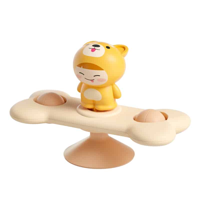 Un Spinner de Bain pour Baignoire se tient debout sur une plateforme en bois.