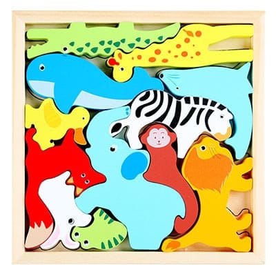 Une boîte en bois avec un Tangram Dinosaure en Bois.