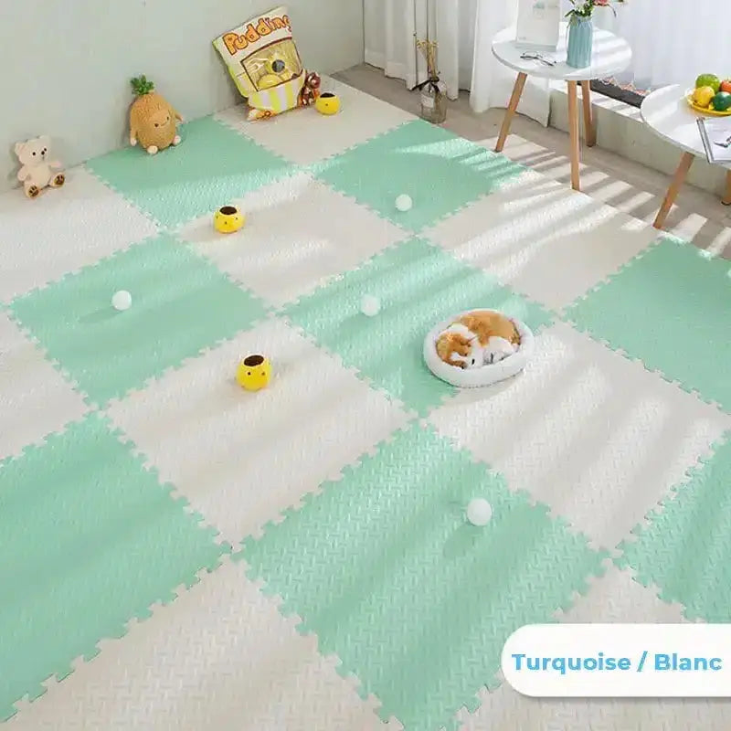Le Tapis de Sol Épais Bébé à Deux Couleurs vert et blanc dans la chambre d'un bébé.