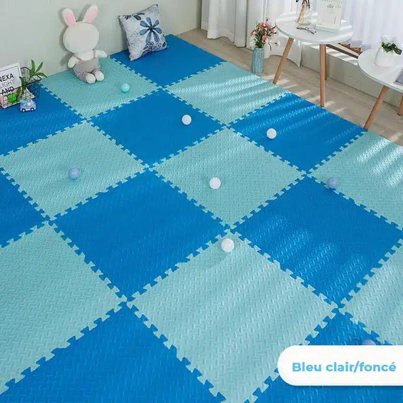 Un Tapis de Sol Épais Bébé à Deux Couleurs dans une chambre d'enfant.