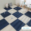 Un Tapis de Sol Épais Bébé à Deux Couleurs, bleu et blanc, dans une chambre.