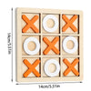 Un jeu de Tic Tac Toe en bois avec des pièces oranges et blanches.